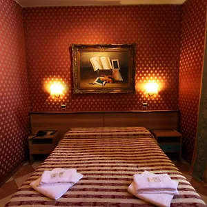 2* Hotel Hollywood